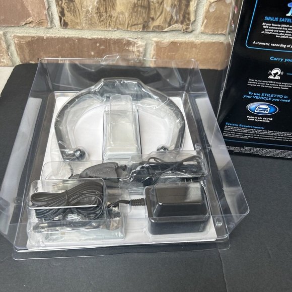 Sirius Stiletto 100 Portable Satellite Radio SL100PK1R Sealed Box Mp3 Player - Picture 11 of 15